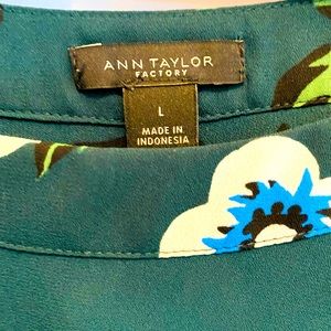 Ann Taylor Size L sleeveless blouse